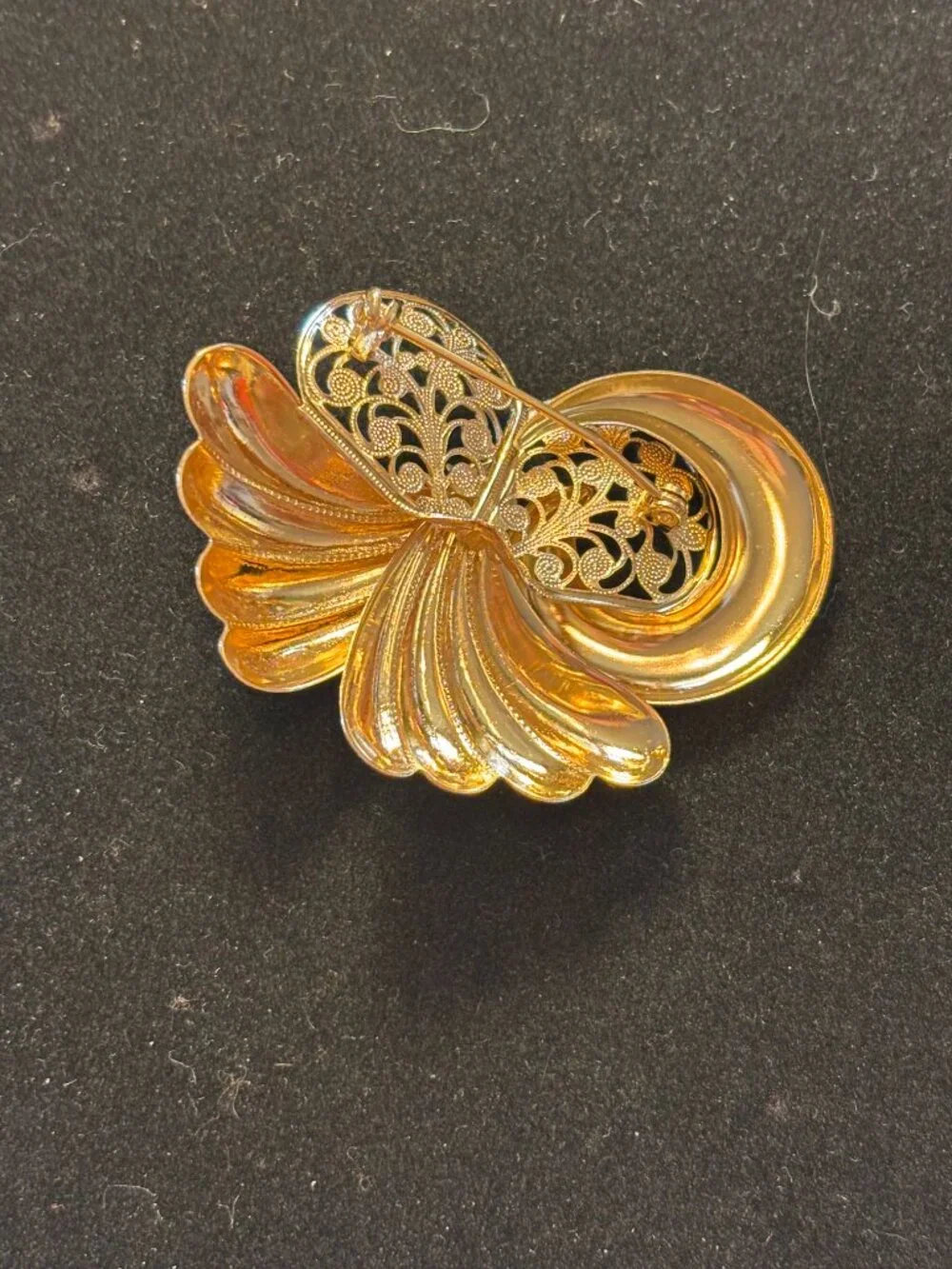 Vintage Gold Tone Swirling Fan with Filigree Metalwork & Rhinestones Brooch Pin